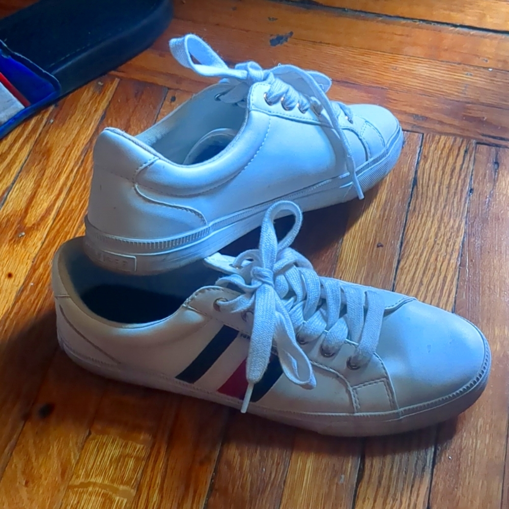 Tommy Hilfiger sneaks